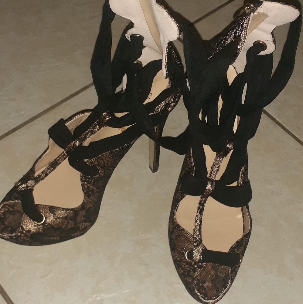 Pump heels